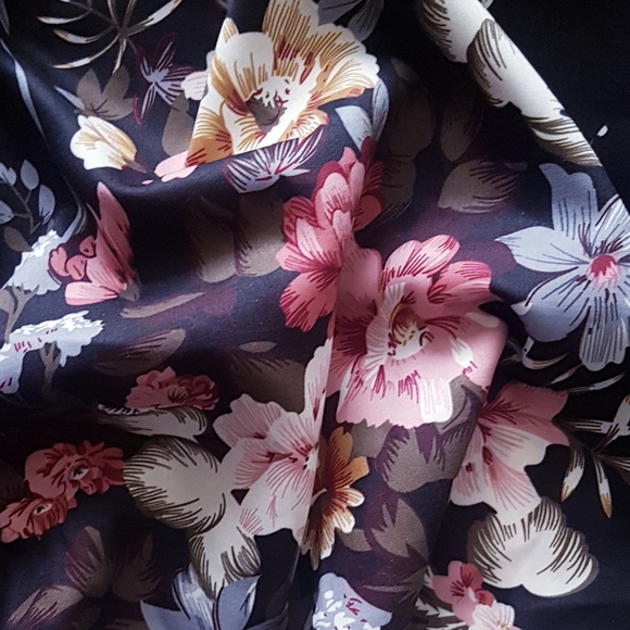 SHEIN Black & Pink Floral Raglan Sleeve Blouse - Picture 8 of 13